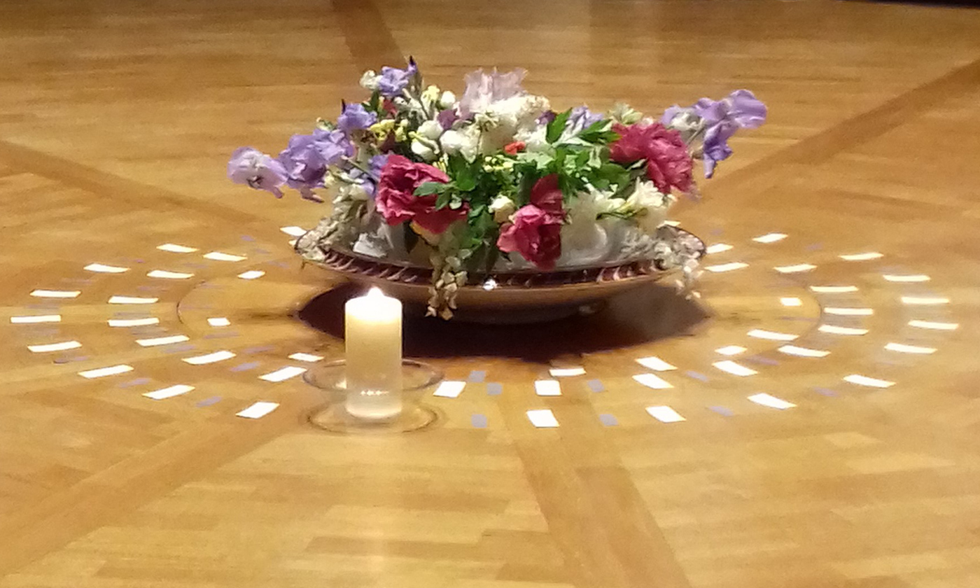 Wesak-2018B Scuola Focalizzatori di Gruppo, persone in gruppo in giardino